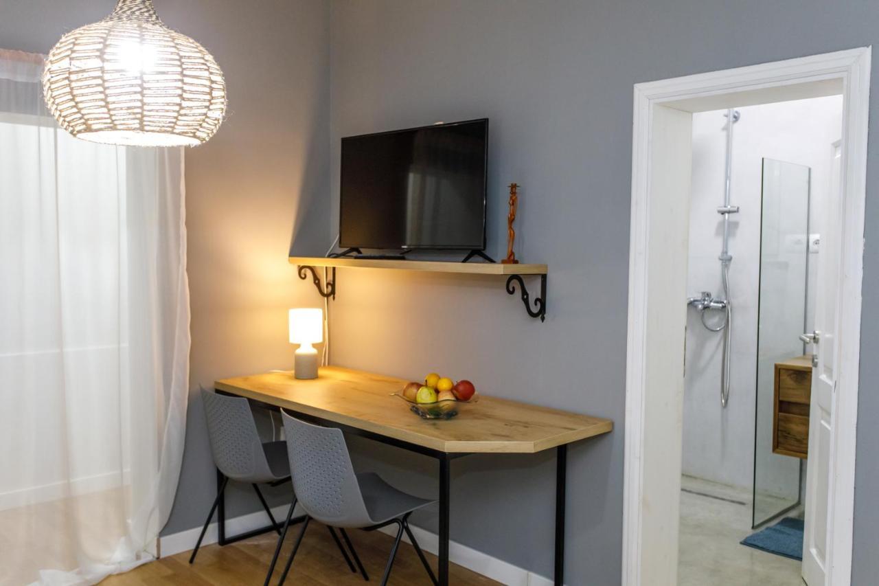 24 Apartament *